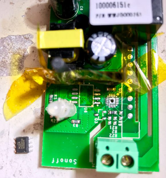 Image of the Sonoff WiFi Switch Memory IC