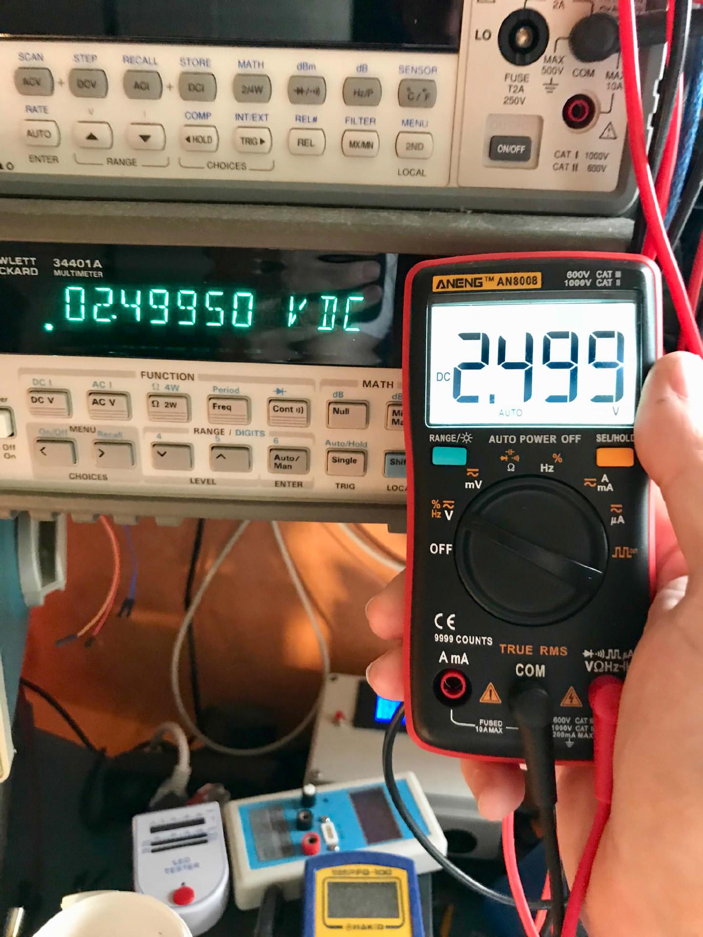The AN8008 reading 2.499 V against the HP 34401A&rsquo;s 2.49950 V DC