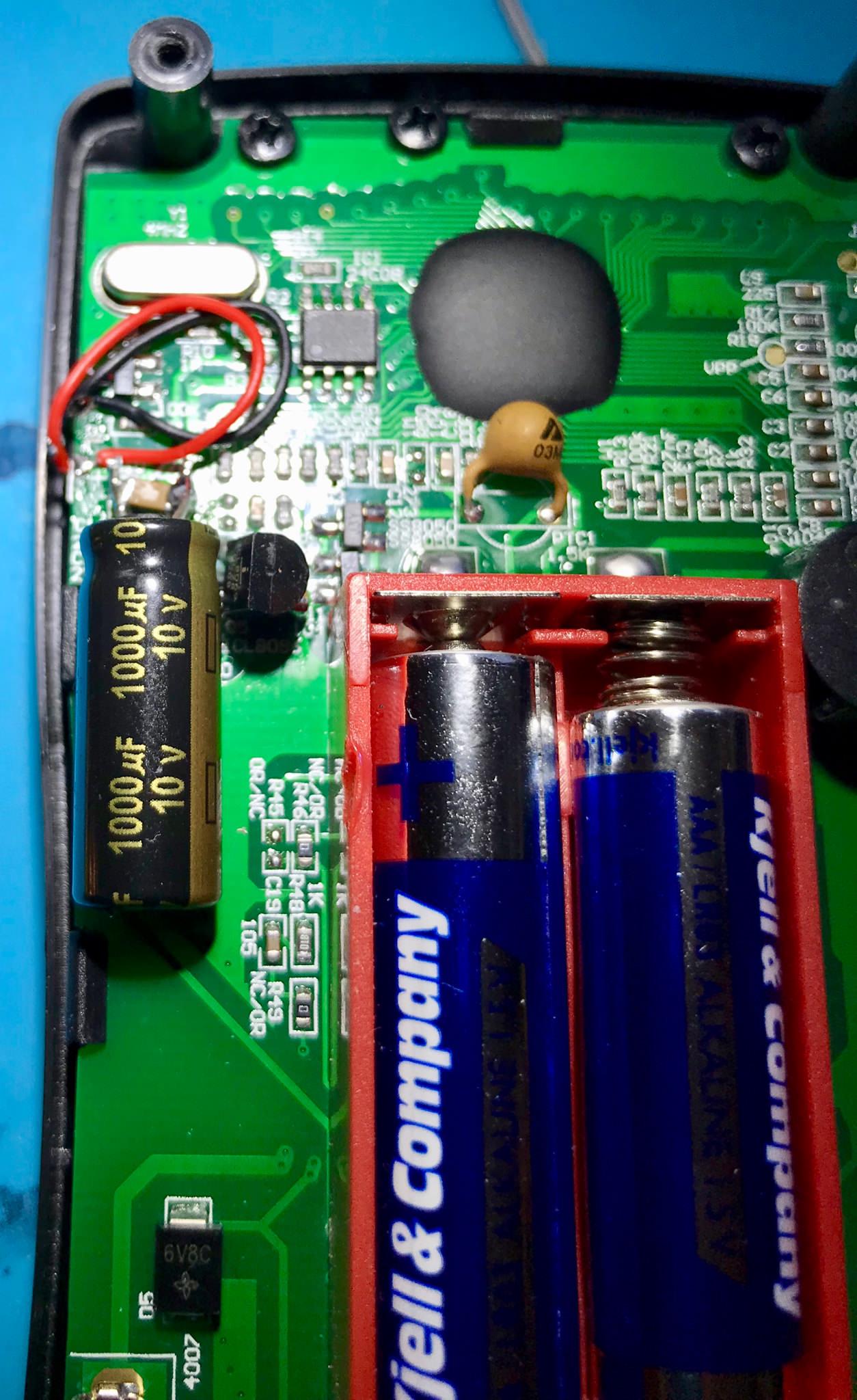 The finished modification: a 1000 uF 10 V electrolytic capacitor wired in beside the AAA battery holder